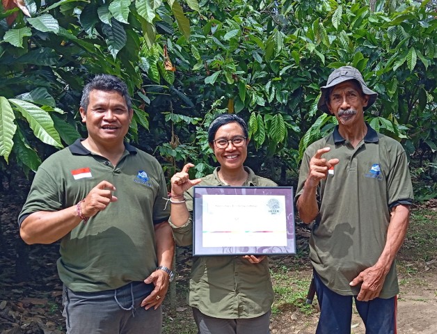 Ketua Koperasi Kakao Kerta Semaya Samaniya Berbagi Sukses dengan Petani Kakao